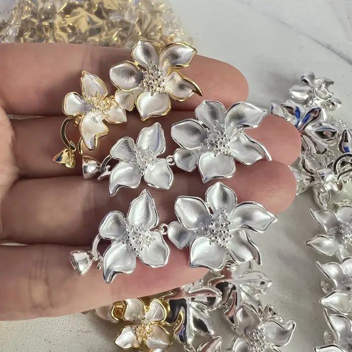 Boucle de connexion pour collier et bracelet