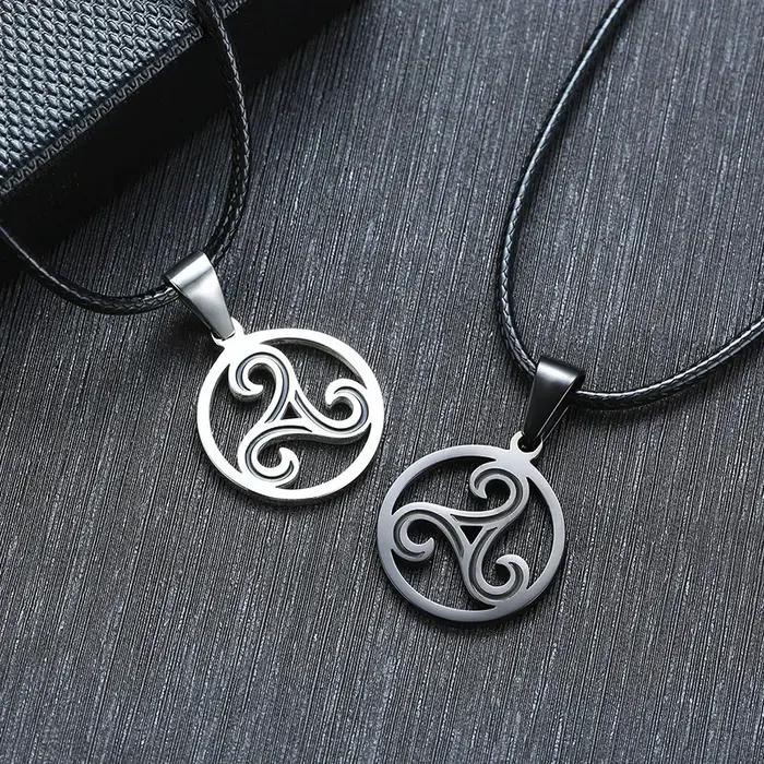 Triskelion Triple pendentif spirale Triskele collier en acier inoxydable Bbc Renaissance unisexe bijoux