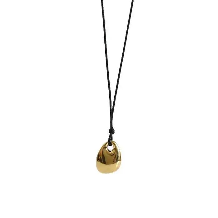 Collier réglable en cuir PU avec pendentif haricot irrégulier