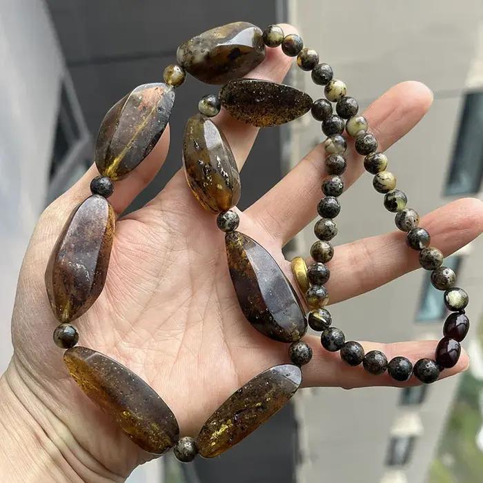 Collier en ambre baltique original et unique pour homme et femme, bijou naturel pour anniversaire et occasions spéciales