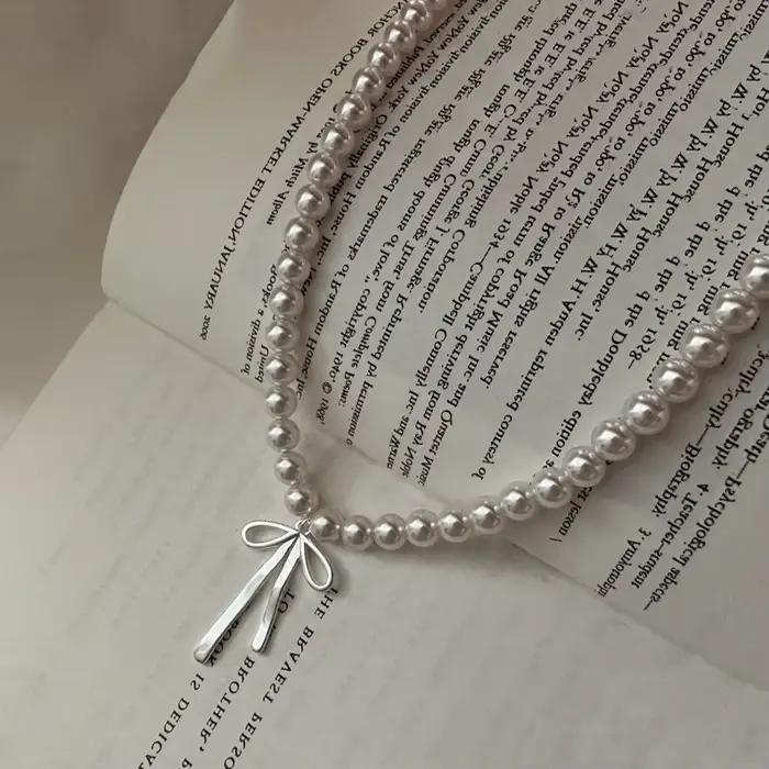 Pendentif ras du cou élégant avec nœud papillon en perles gracieuses pour femmes, collier ras du cou