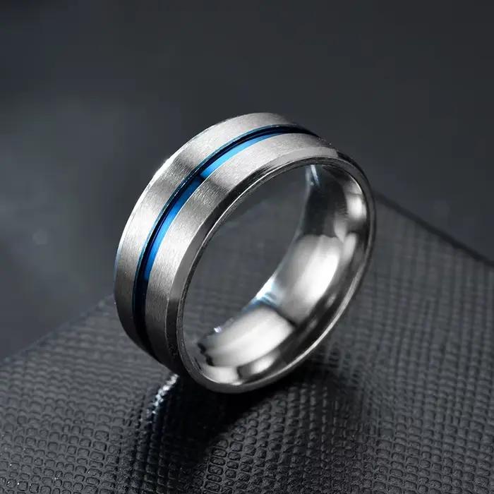 Bague gravée sur mesure pour hommes.