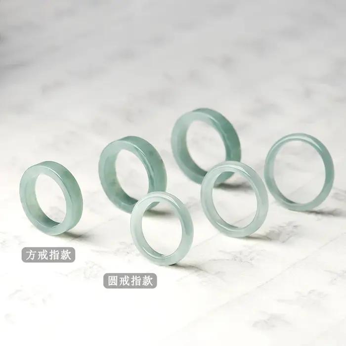 Bague en jade de glace carrée pour amoureux, élégante et sophistiquée, idéale pour les occasions spéciales, soirée chic, cérémonie de mariage, anniversaire, cadeau romantique