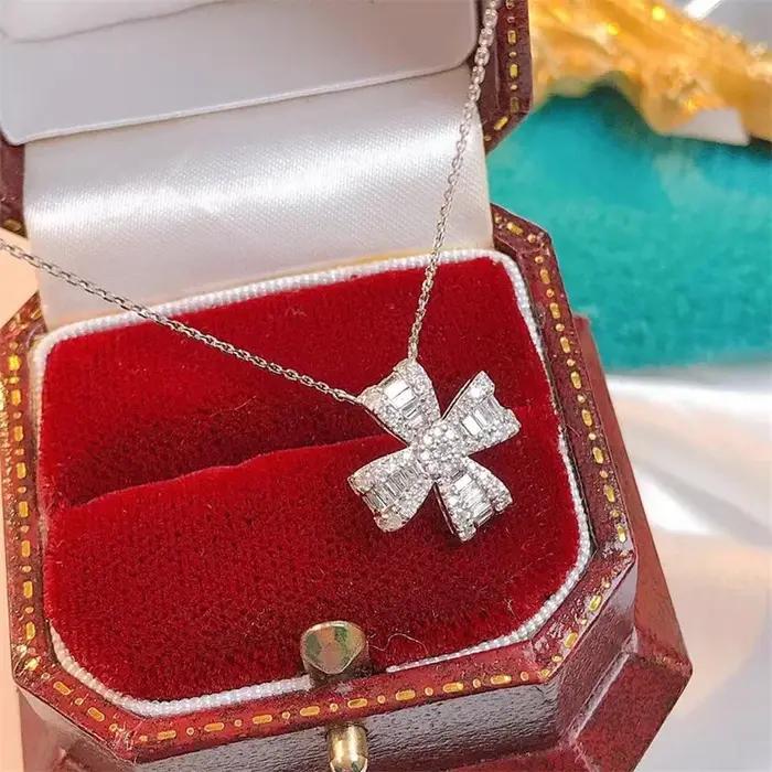 Pendentif croix de luxe pour femmes