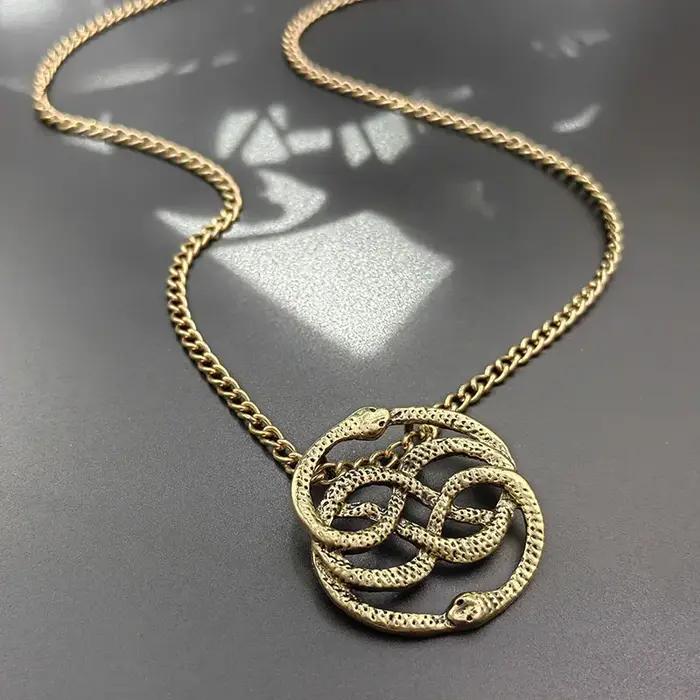 Collier Serpents Entrelacés