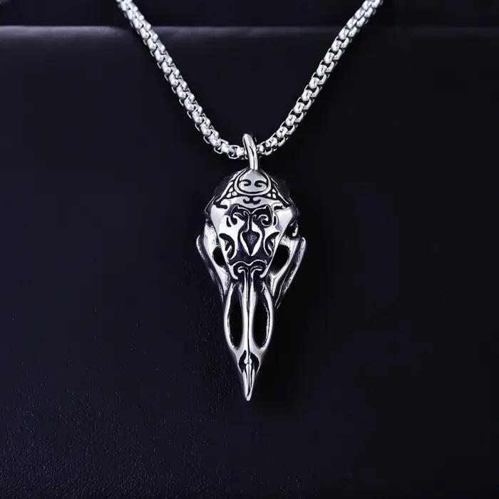 Collier pendentif crâne de corbeau nordique