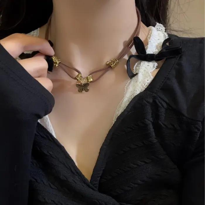 Collier vintage avec ailes en strass