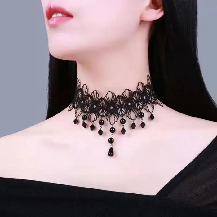 Collier en dentelle noire