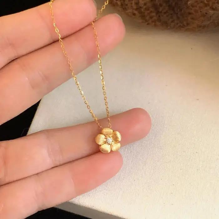 Nouveau collier pendentif fleur petite en or antique avec diamants