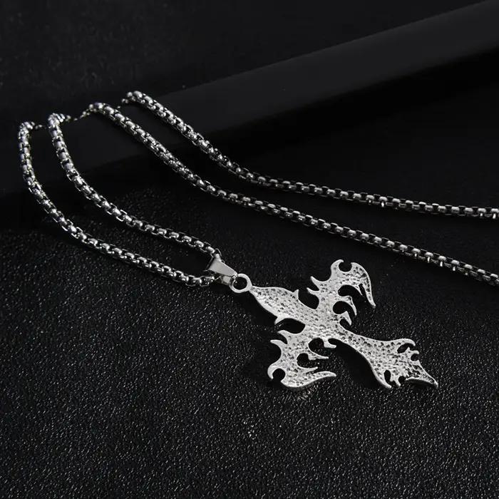Collier Punk Croix de Flamme Alliage Aluminium Chaîne O Longue Bleu Blanc Jaune Clairs Hommes Femmes Occasions Spéciales