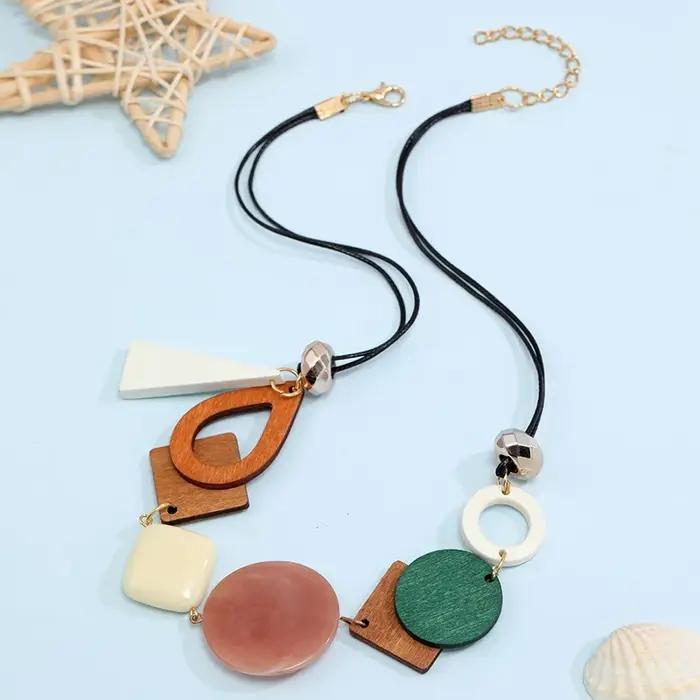 Collier pendentif géométrique en bois Vintage