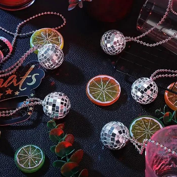 Collier en plastique pendentif boule à facettes or foncé pour homme et femme, bijou romantique années 70 pour sorties et événements formels