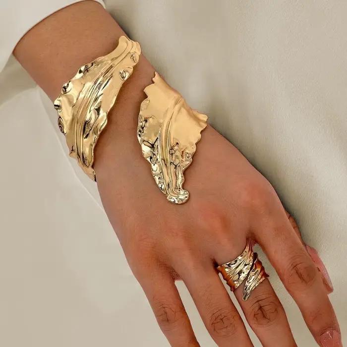 Bracelet Vintage à feuilles plissées