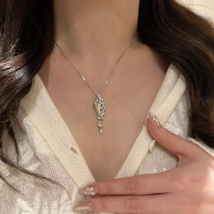 Collier sablier brossé en argent 925 avec incrustations de diamants et cristal pour femme, bijou romantique pour occasions spéciales