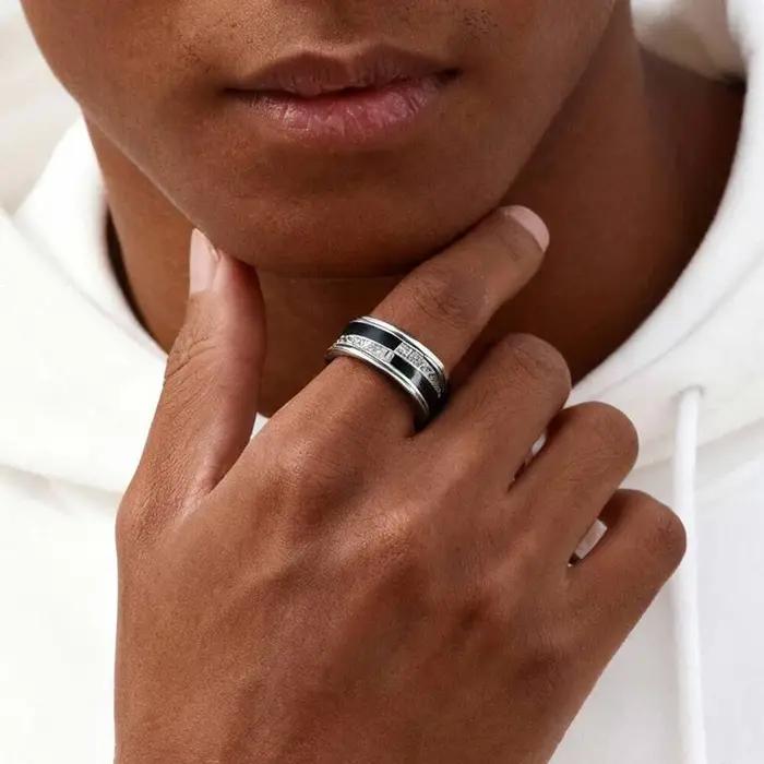 Bague élégante en émail noir pour hommes