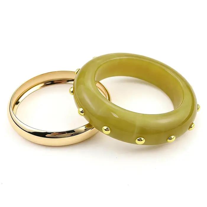 Ensemble de bracelets sculpturaux modernes cloutés, bijoux tendance pour brunch, rendez-vous et tenu