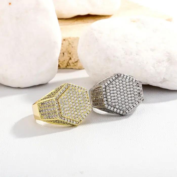 Bague Rock de Luxe pour Homme en Alliage de Zinc avec Design Micro-Pavé Blanc ou Bleu Ciel pour Hommes Occasions Spéciales Mariage Fiançailles Anniversaire