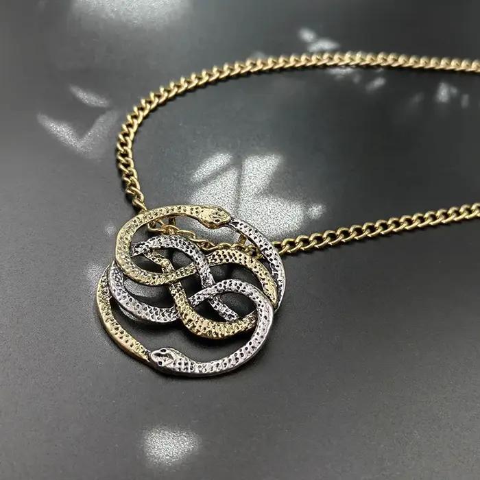 Collier Serpents Entrelacés