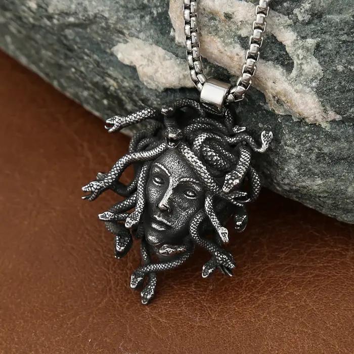 Collier Méduse Gothique Unique en Acier Inoxydable pour Hommes et Femmes Occasions Spéciales Punk Vintage Serpent Design Bijoux Cadeaux