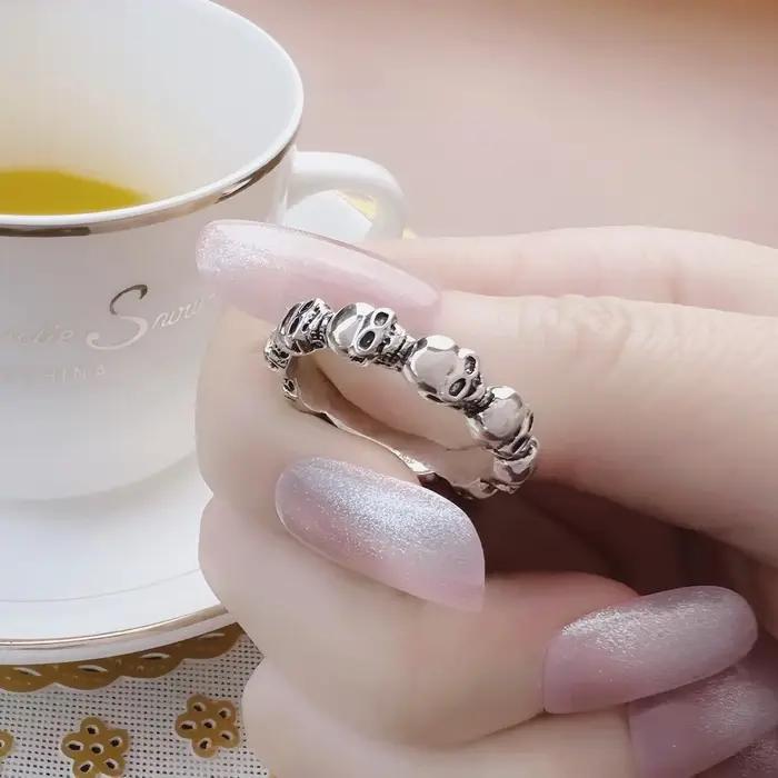 Bague Tête de Mort Thaddaeus - Alliance Rebelle en Argent Sterling 925 pour Femmes et Hommes Occasions Spéciales