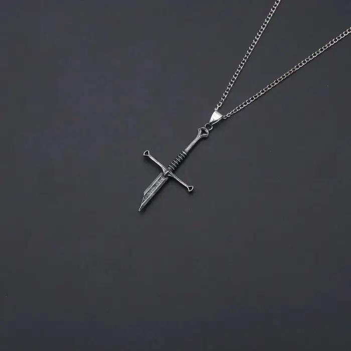 Catuni – collier de seigneur d'épée cassée