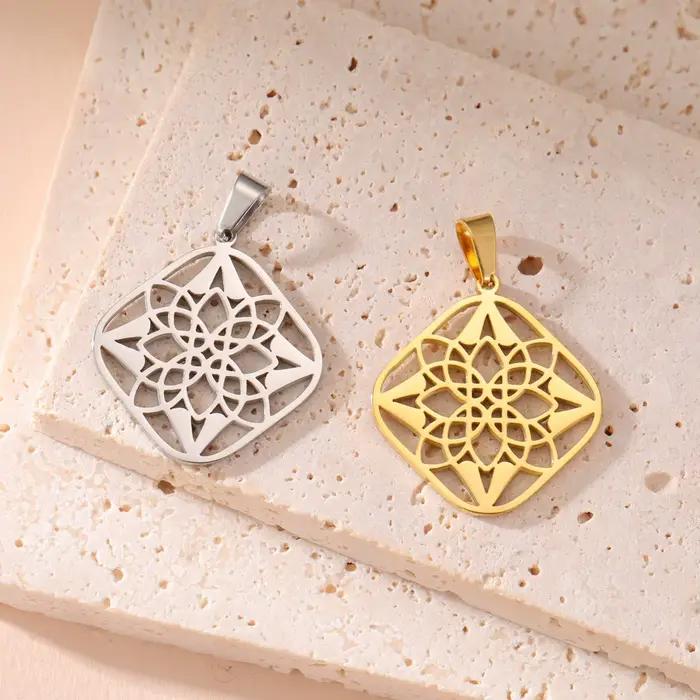 Pendentif Carré Fleur en Acier Inoxydable