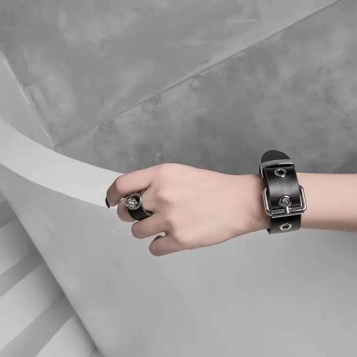 Bracelet noir punk cool pour femmes et hommes, bracelet vintage gothique réglable en PU, bijoux tendance, hip hop, rock, accessoires de danse Kpop