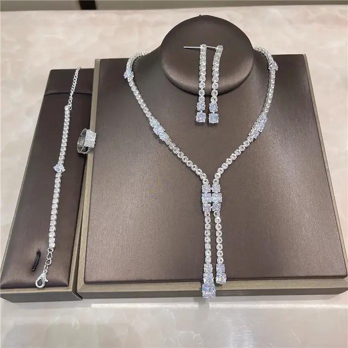Collier à long pompon en cristal pour femme
