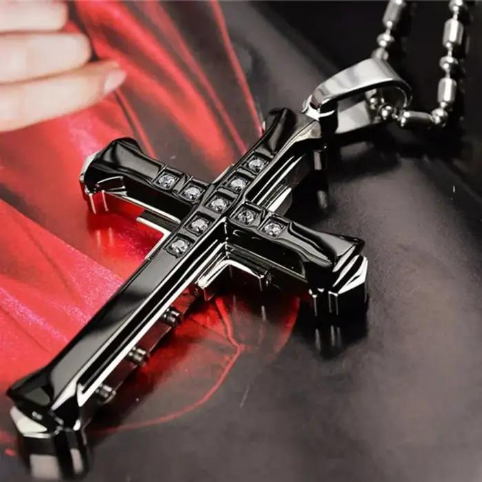 Pendentif croix de jésus en cristal pour homme