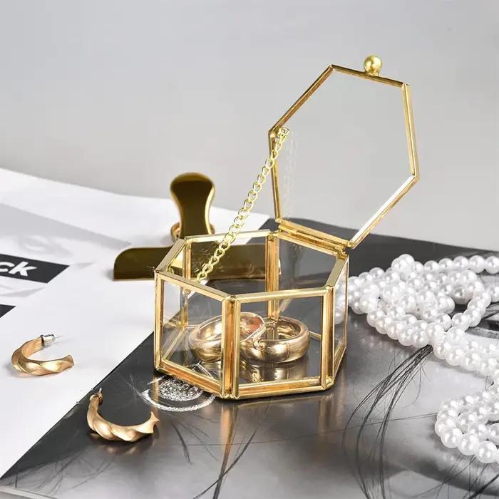 Boîte à bijoux hexagonale en verre doré pour rangement et décoration de bijoux élégants et rétro pour femmes occasions spéciales et quotidienne