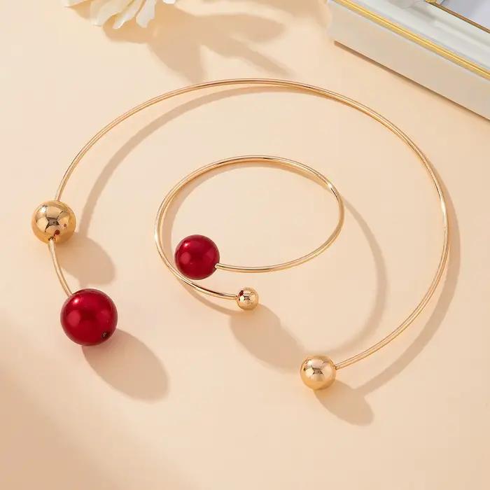 Ensemble collier et bracelet assortis rouge et or