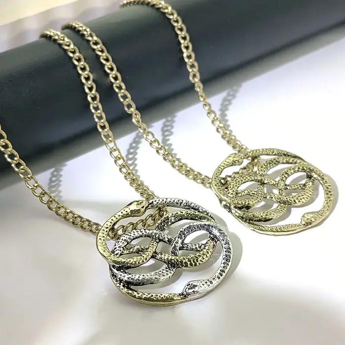 Collier Serpents Entrelacés