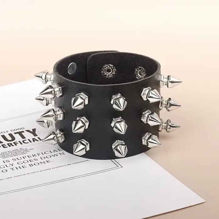 Bracelet punk gothique en cuir noir avec rivets à pointes et marquage à chaud pour homme et femme occasions spéciales