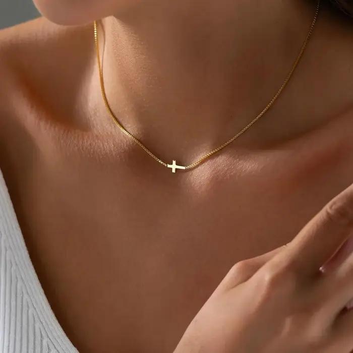 Collier croix plaqué or 14 carats pour femmes chaîne à breloques cadeau d'anniversaire bijou religieux occassionnellement élégant