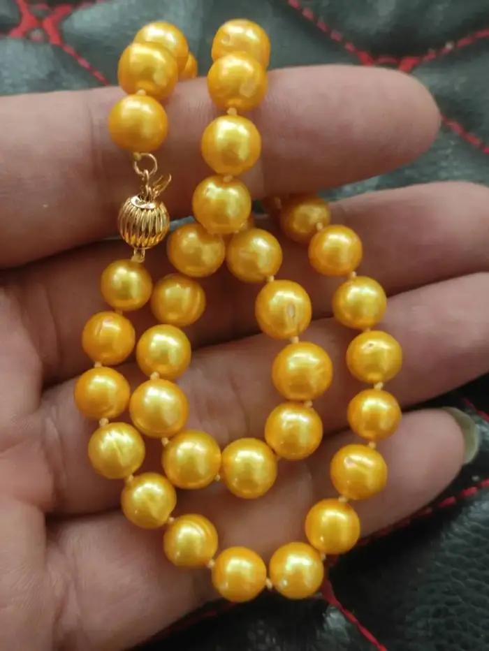 Collier de perles dorées naturelles nouées à la main