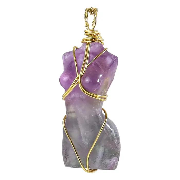 Pendentif en cristal naturel sculpté à la main pour femmes occasions spéciales bijou unique artisanal