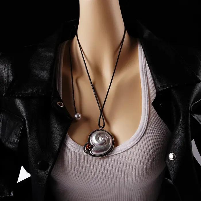 Grand Collier Conque Blanc, Pull-Over