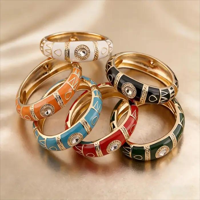 Bracelet manchette coloré en émail à motif totem