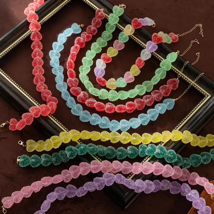 Collier en résine d'amour coloré