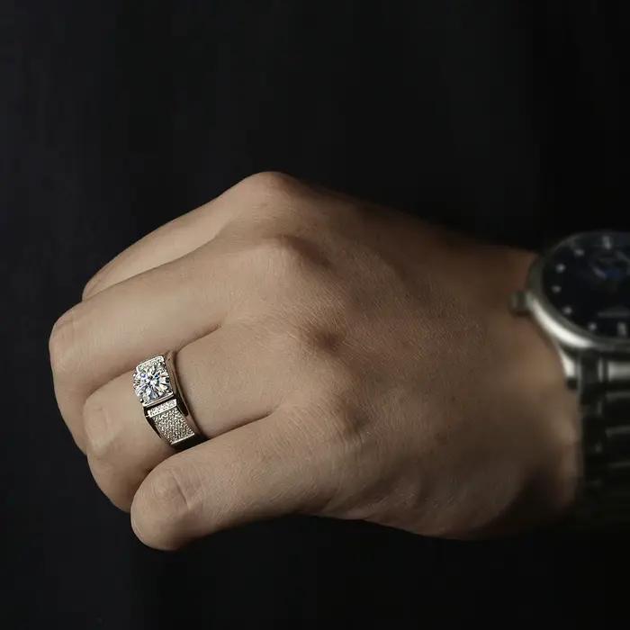 Magnifique bague Moissanite en argent regardé 925 pour hommes