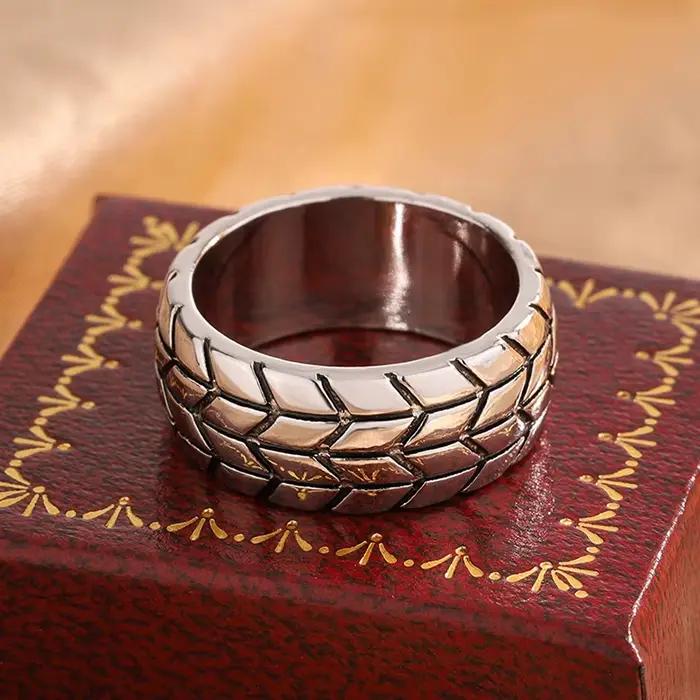 Bague plaquée argent 925 sertie de zirconium blanc classique pour engagement et occasions spéciales bijou de fête hip-hop style