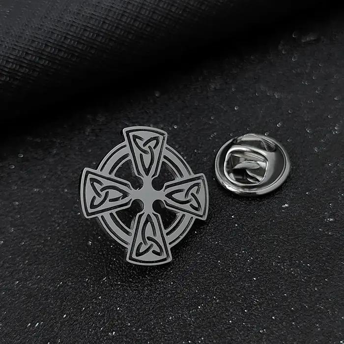 Broche croix celtique rétro en acier inoxydable pour hommes, symboles chrétiens, épingles d'insigne,