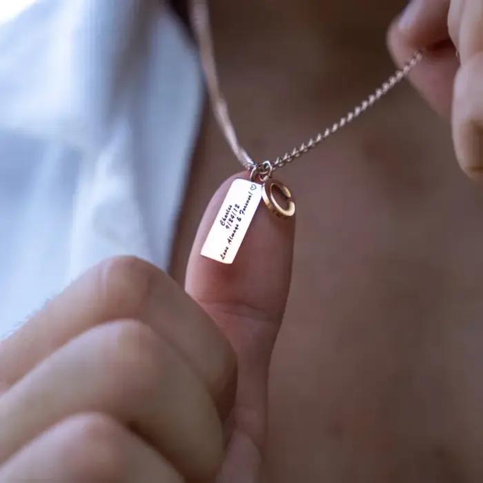 Collier avec nom personnalisé imperméable pour hommes, pendentif avec barre de nom personnalisable,