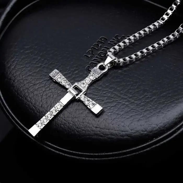 Colliers et pendentifs pour hommes