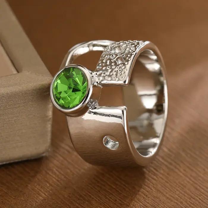 Bague ouverte de luxe texturée en cuivre avec pierre synthétique verte