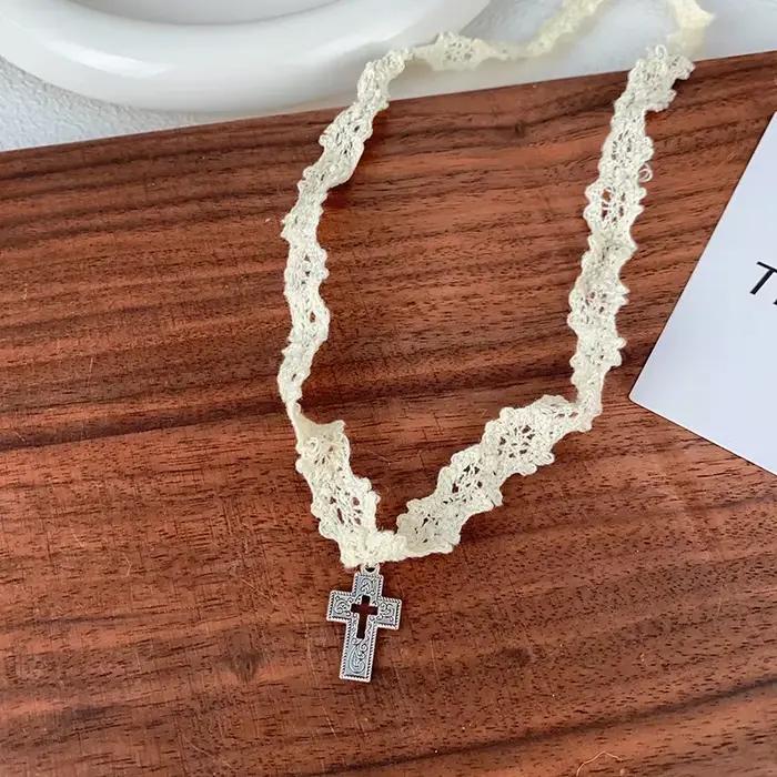 Collier ras du cou avec sangle en dentelle douce, pendentif croix creuse Cool pour femmes et filles, chaîne de clavicule, bijoux cadeau de fête