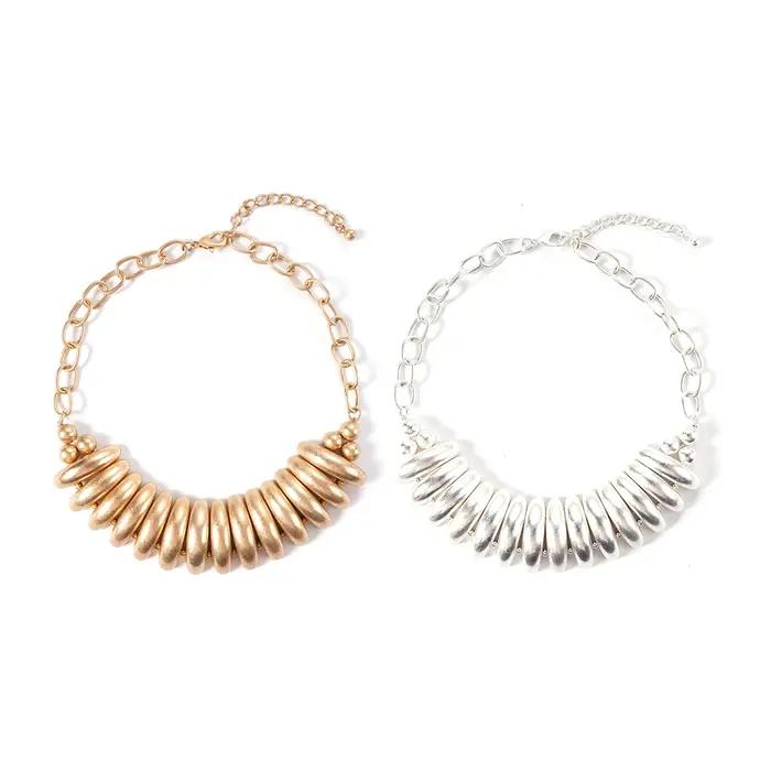 Collier bavoir épais en or avec maillons ovales audacieux bijou fantaisie tendance et élégant pour femmes occasions spéciales anniversaire saint-valentin