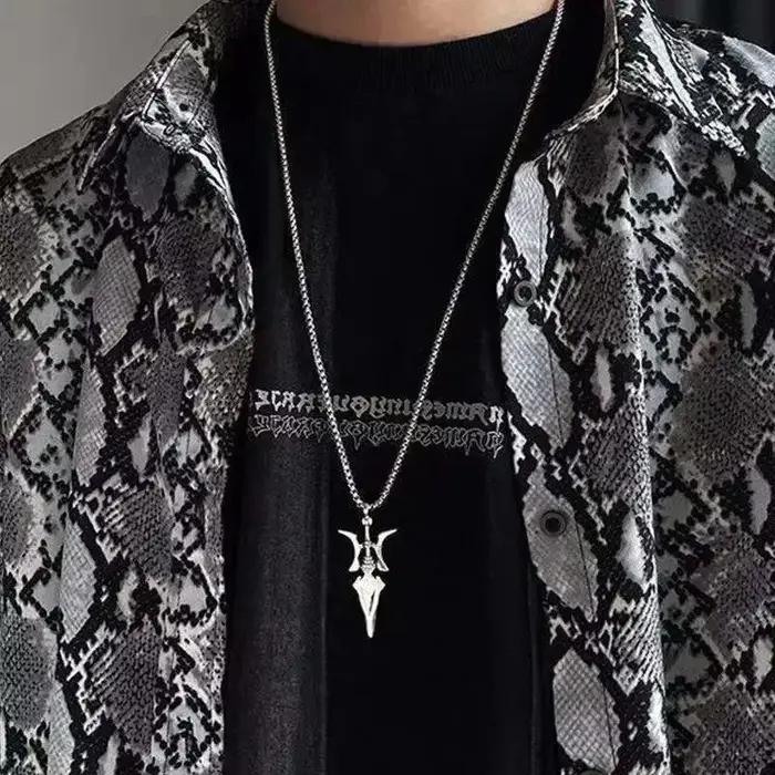 Collier pendentif arme épée gothique pour hommes et femmes