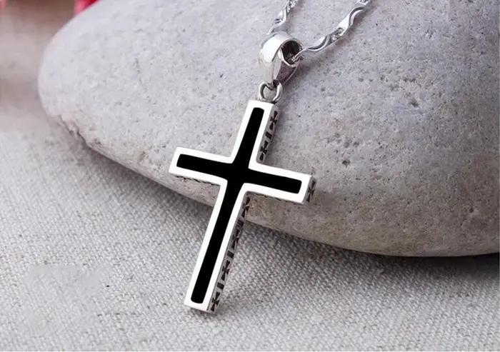 Collier en argent sterling 925 avec pendentif croix noire moderne pour homme et femme pour célébrer vos occasions spéciales et anniversaires