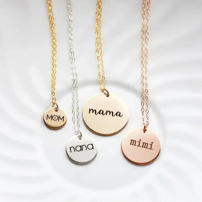 Collier pendentif rond en acier inoxydable avec noms gravés personnalisés, texte inclus gratuit avec chaîne, cadeau pour les amoureux